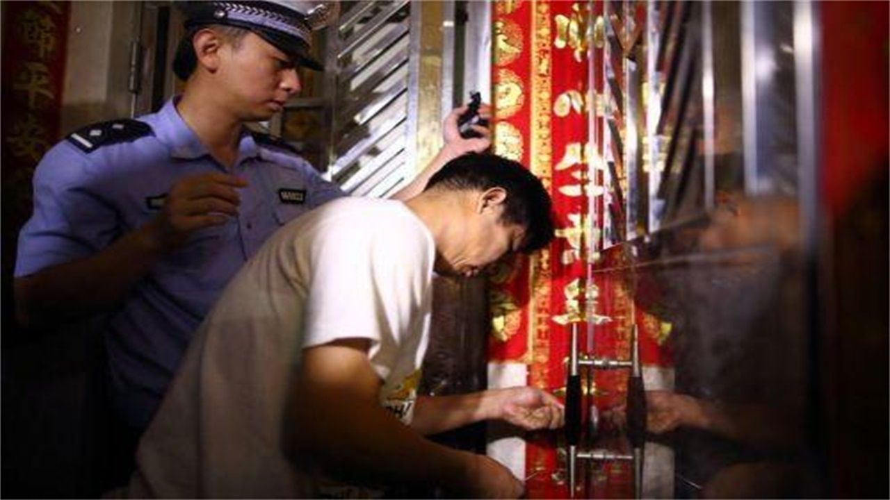 黄山请开锁师傅开了锁后，师傅